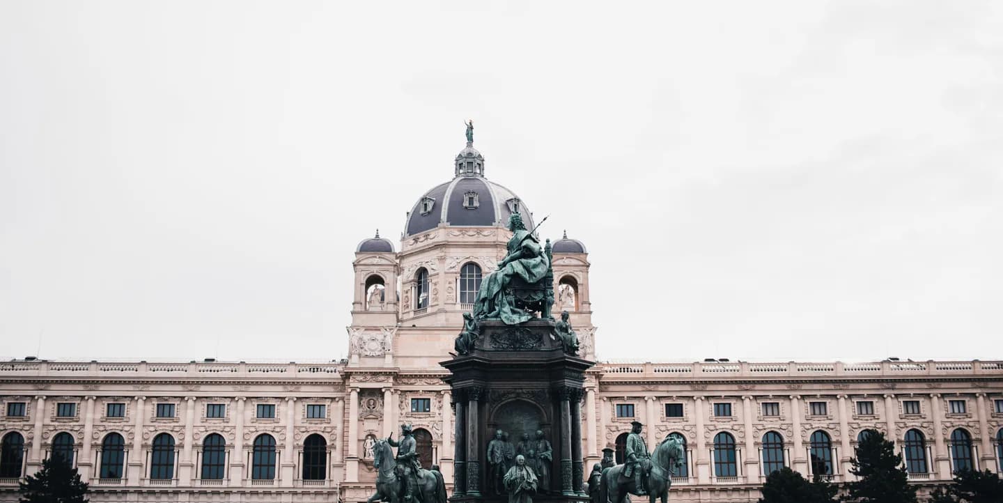 Kunsthistorisches Museum in Vienna and the Maria Theresa monument on Maria-Theresien-Platz